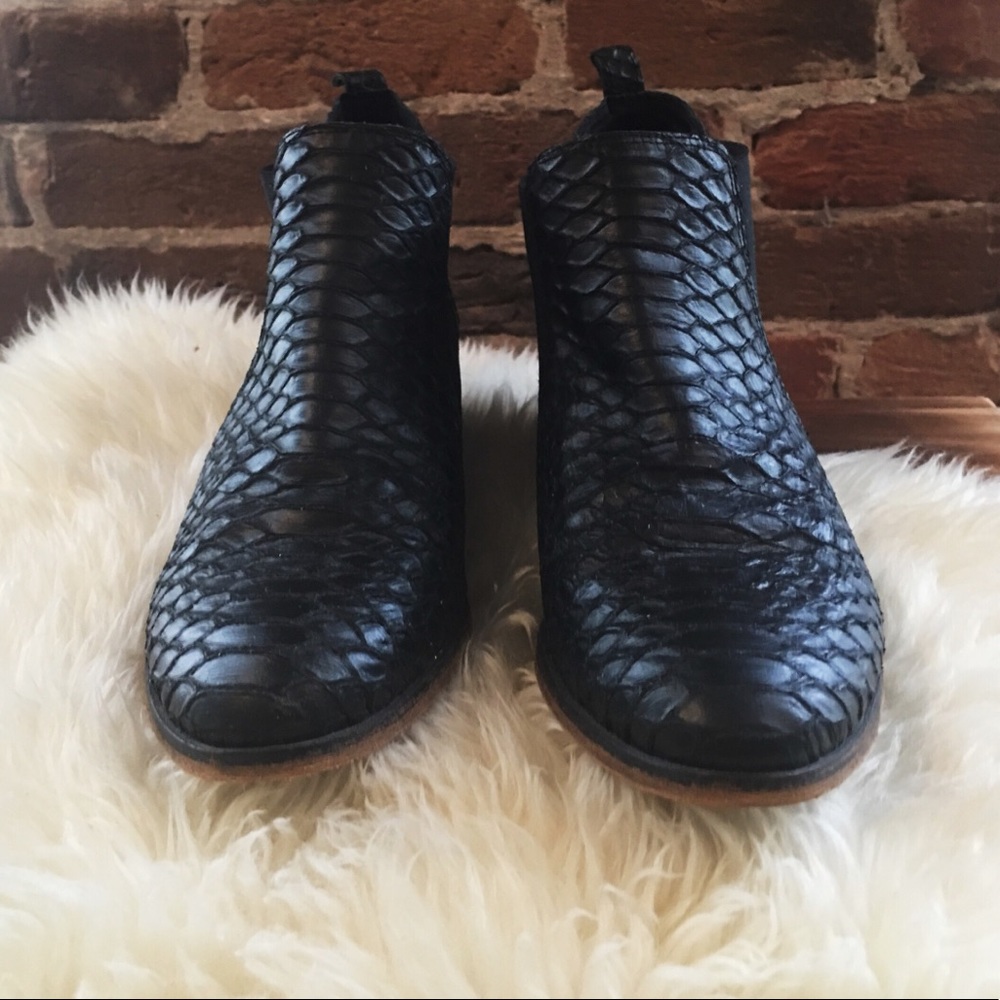 Firth Black Embossed Leather Chelsea Boot Size 7.5